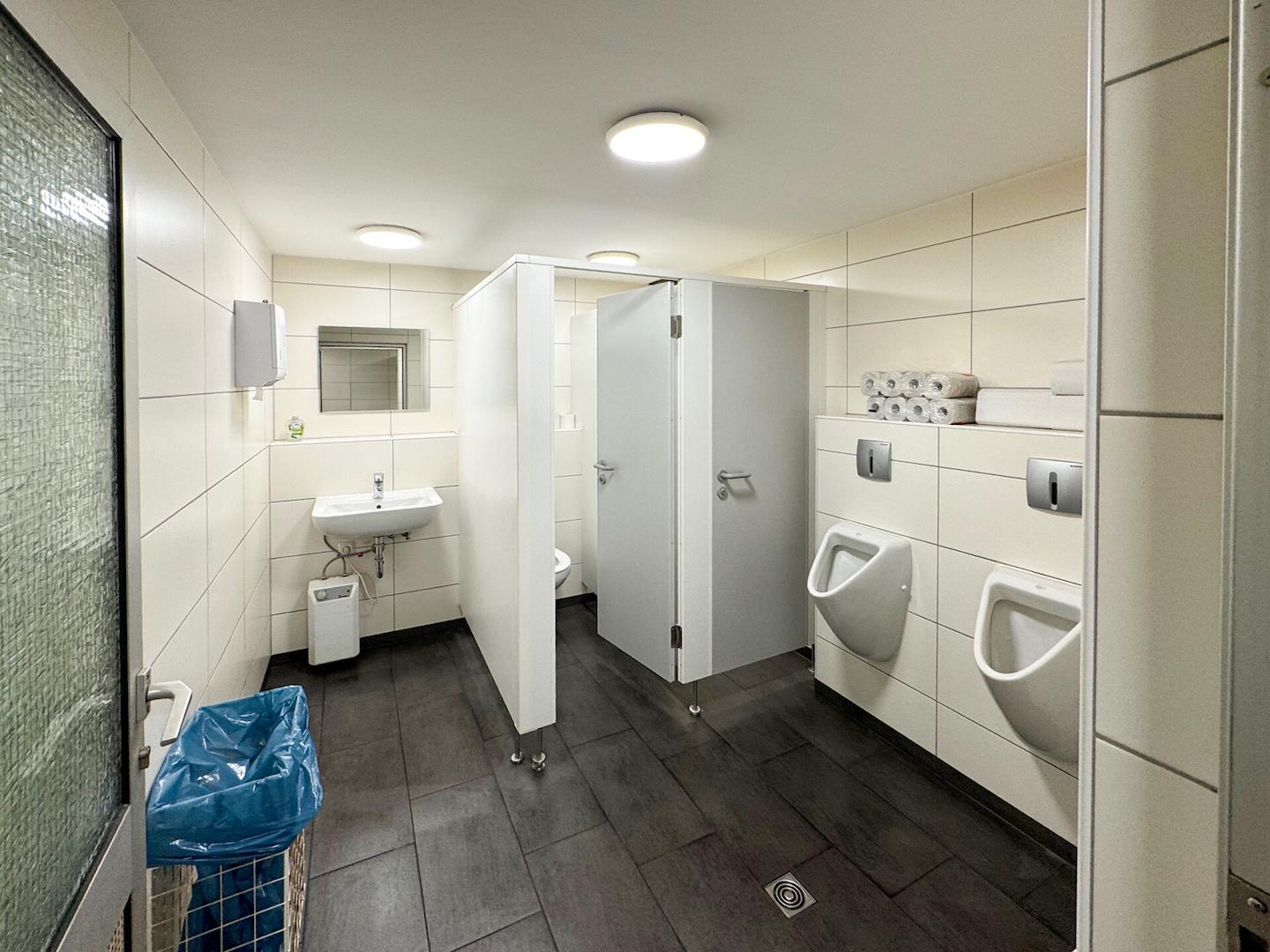 Halle 2: Herren WC