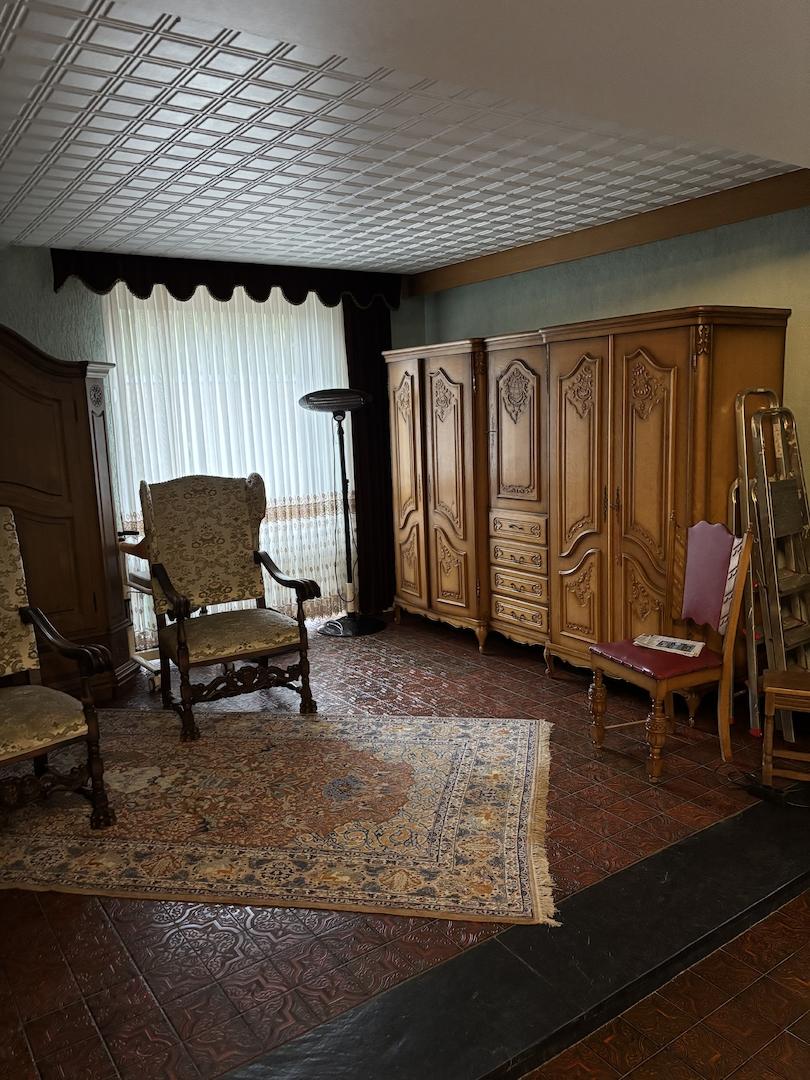 Blick ins Wohnzimmer links kleine Empore