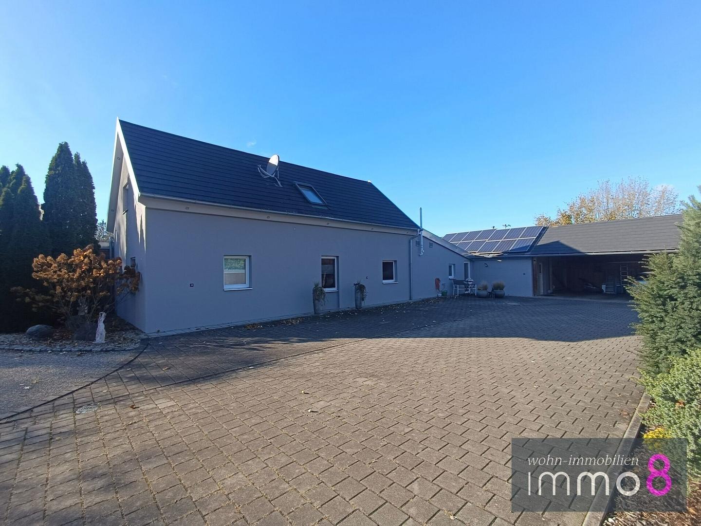 große breite Einfahrt