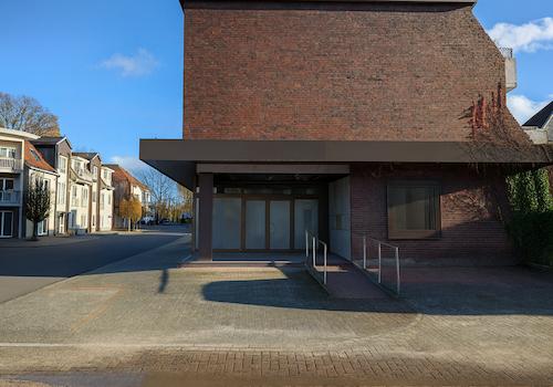 Aussenansicht mit Stellplätzen