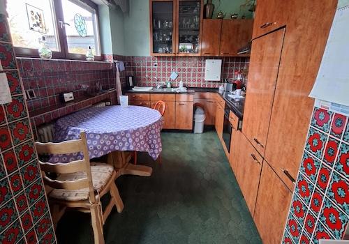 Blick in die Küche vom Esszimmer