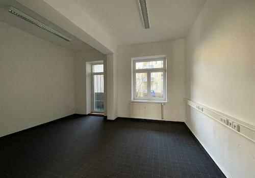 Büro mit Balkonzugang