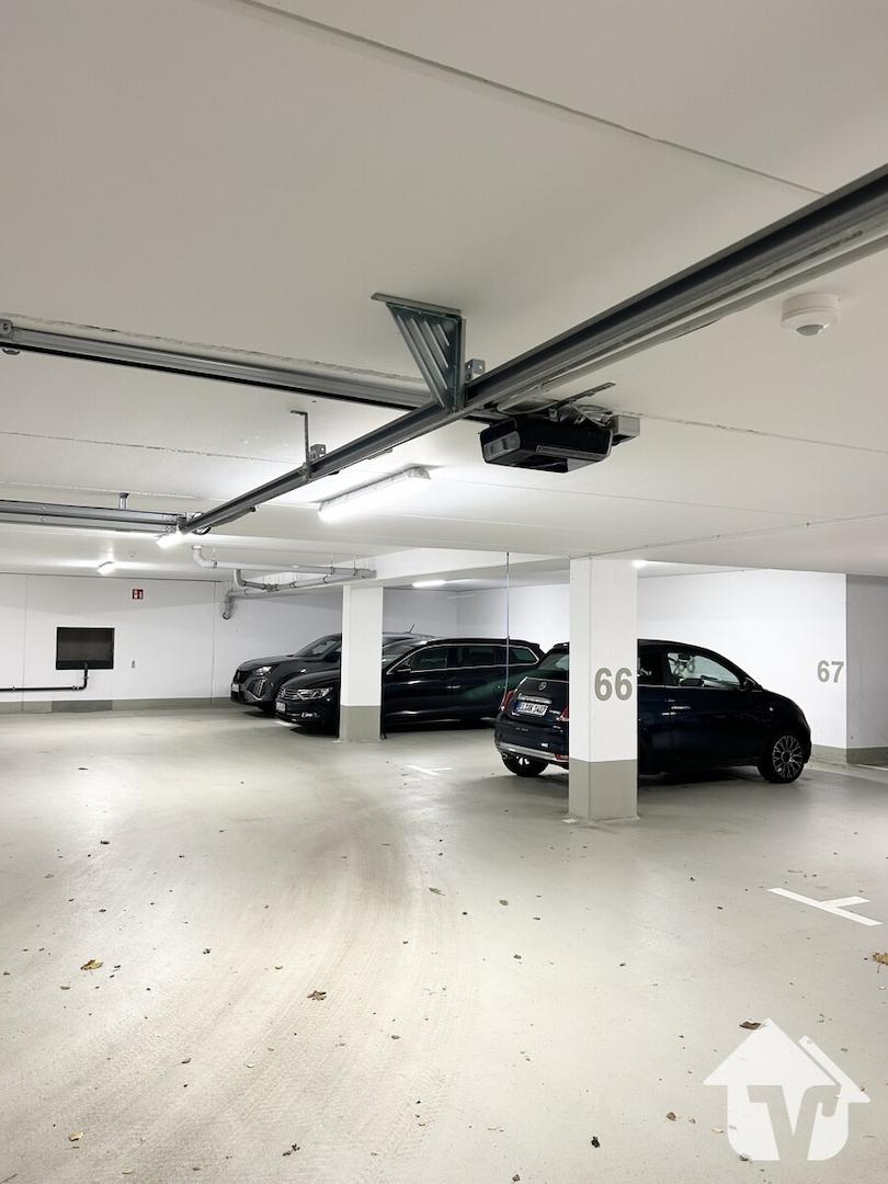 Tiefgeragenstellplatz