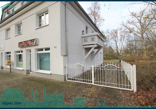 Seitenansicht mit Zufahrt