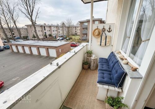 Balkon (KI bearbeitet) 