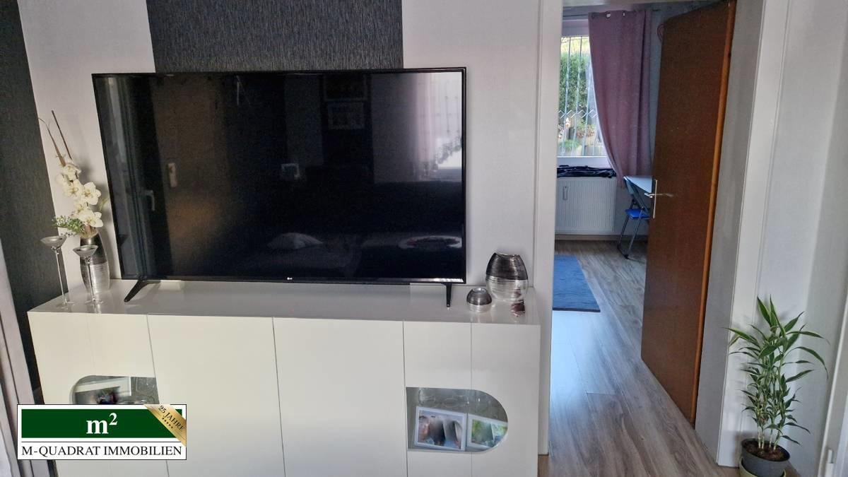 Wohnzimmer mit Blick ins Kinderzimmer EG