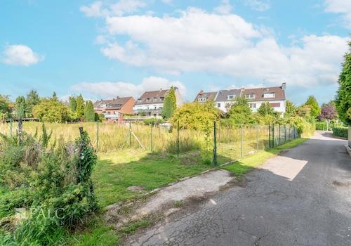 Ansicht Grundstück und Zufahrt