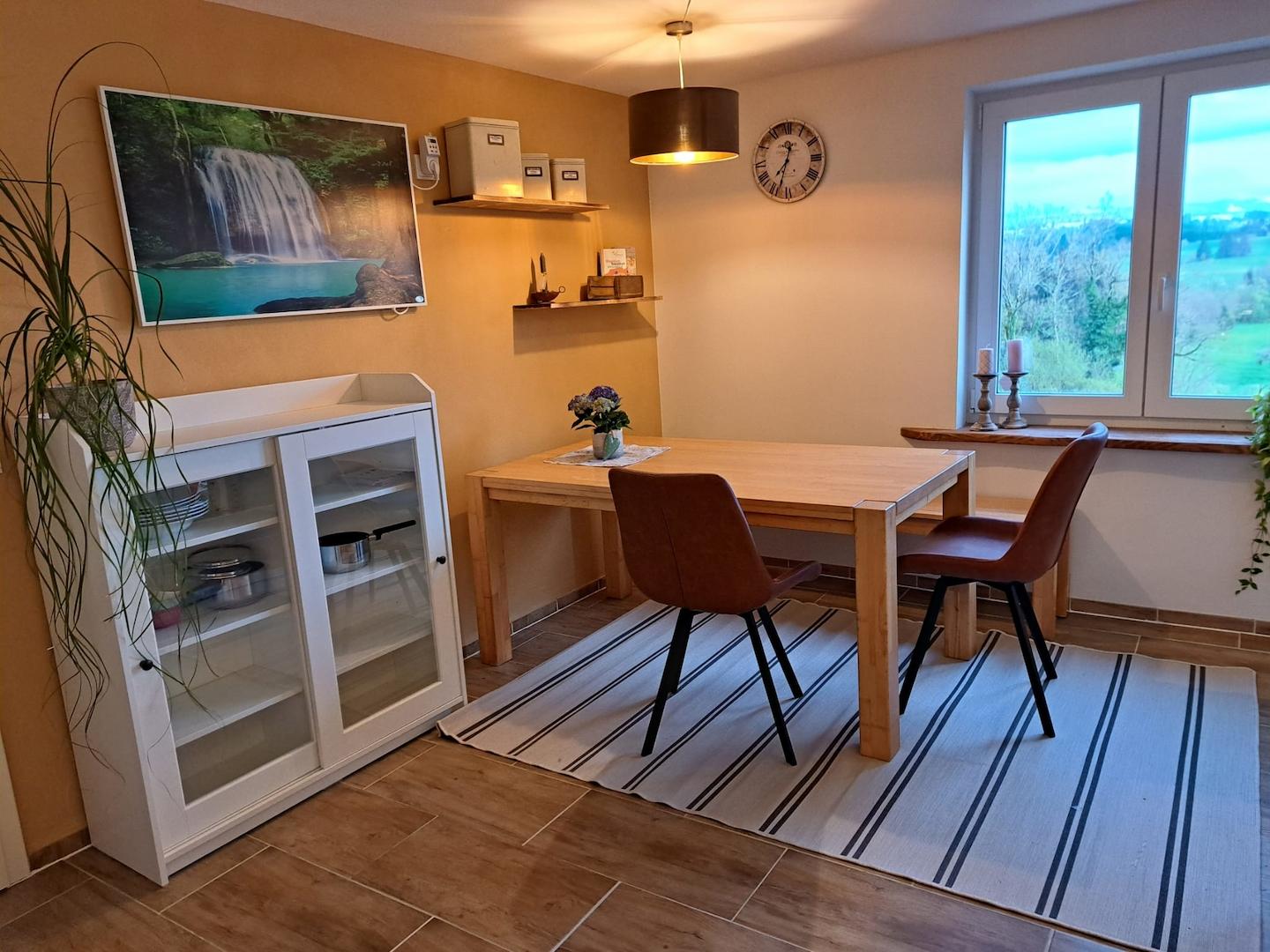 ELW: Wohnzimmer mit Küche im UG