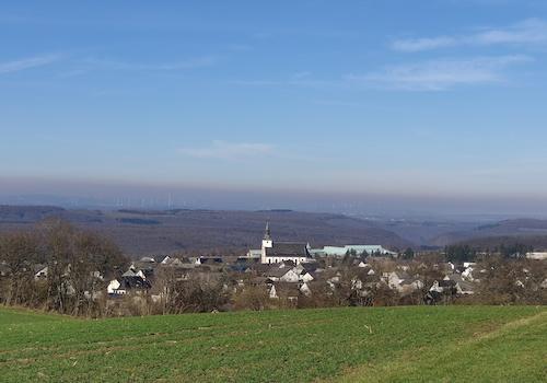 Fernblick auf Mittelstrimmig