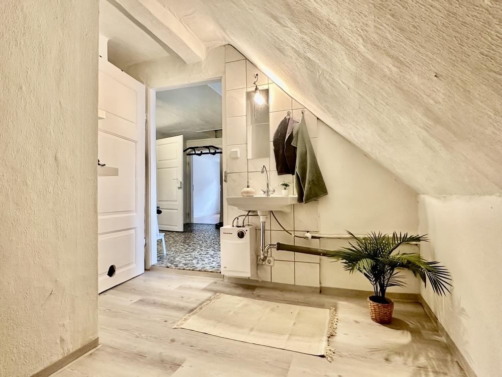 Badezimmer im DG des Vorderhauses