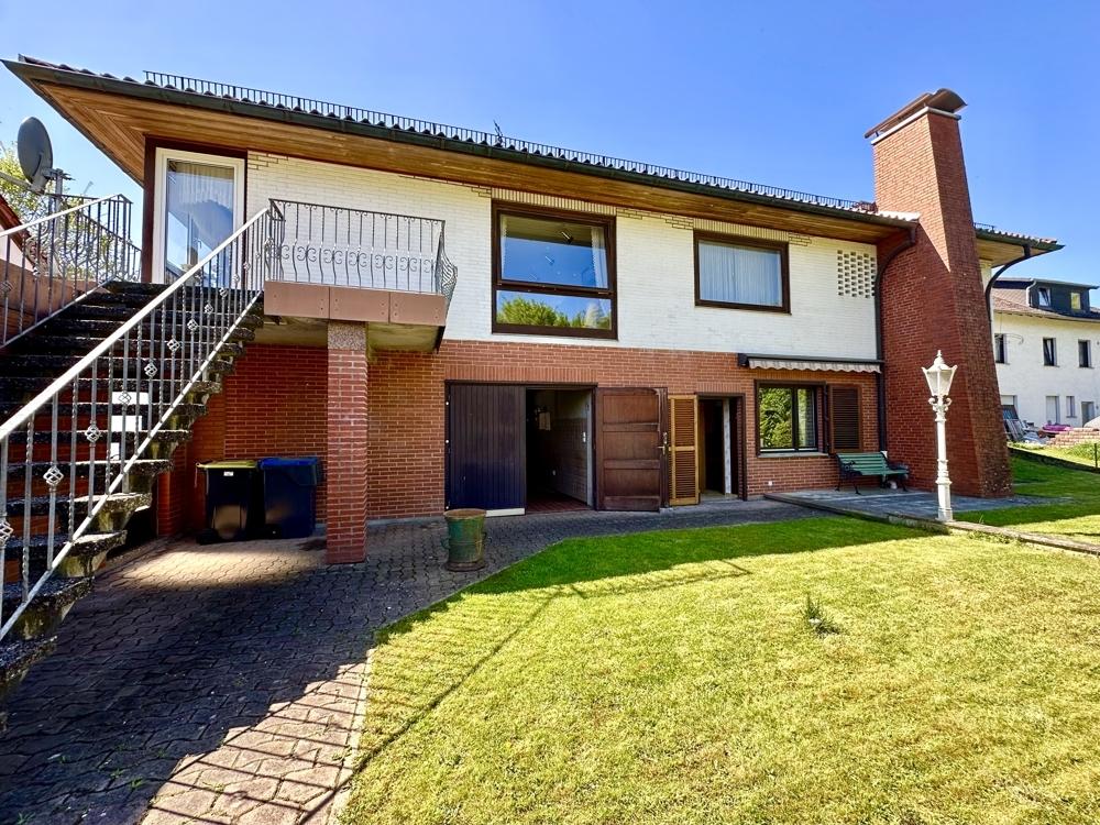 Gartenseite mit Werkstatt