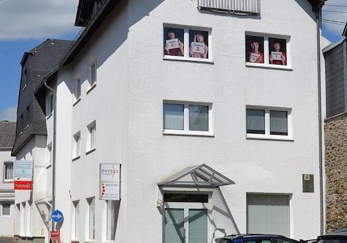 EG rechts: Nebeneingang Büro/Praxis