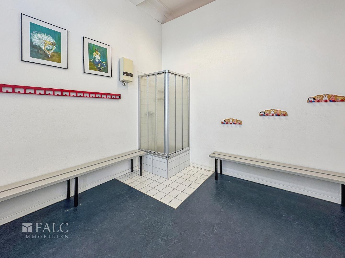 Umkleide + Dusche Tanzschule