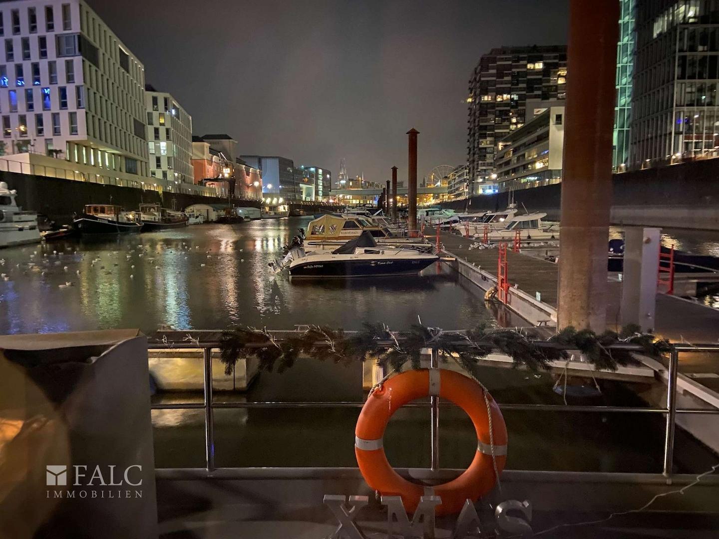 zu Hause in Düsseldorf