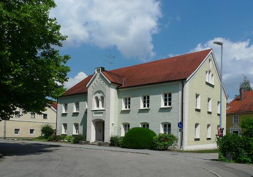 Die Vorderansicht von der Straße