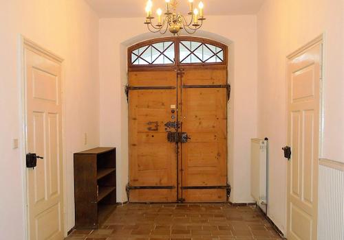 Der Blick vom Flur auf die Haustüre