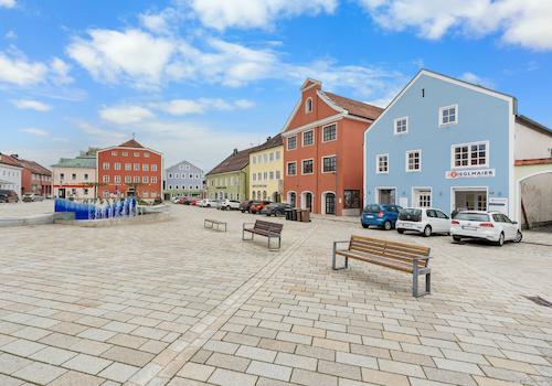 Ansicht_Wohn- und Geschäftshaus in hellblau