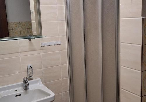 Dusche mit WC im UG (Foto1)