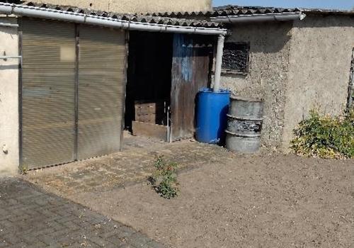 Nebengelass mit Hühnerstall