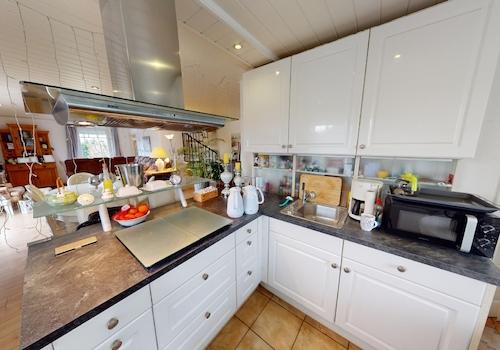 ... mit gemütlichem Tresen