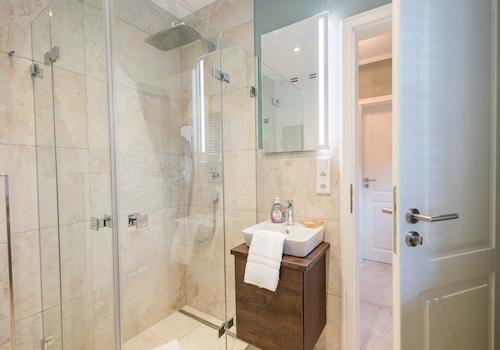 Hauptwohnung Badezimmer EG