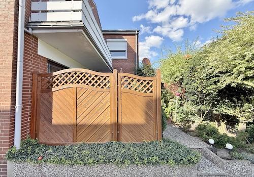 vordere Terrasse der EG-Wohnung