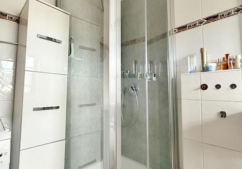 mit separater Dusche