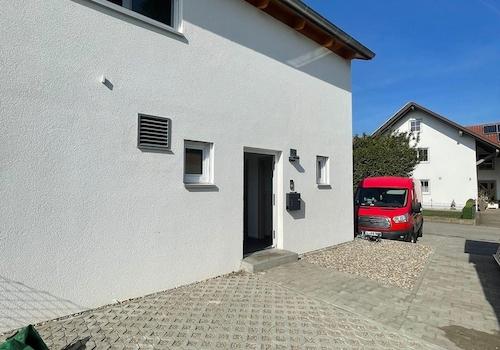 Freifläche vor Eingang