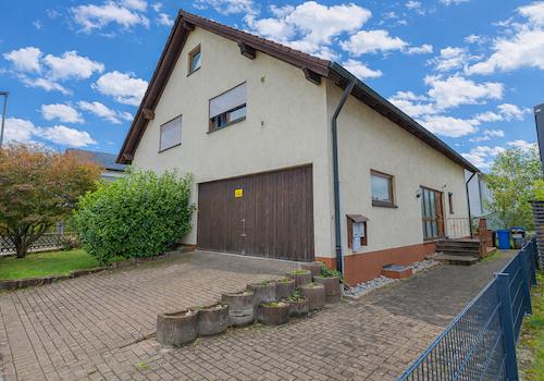 Blick Garage - Zugang Gebäude