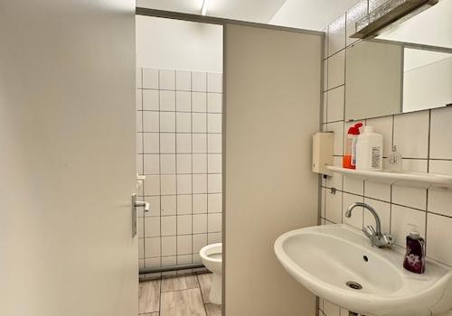 59001.20250820_Damentoilette 