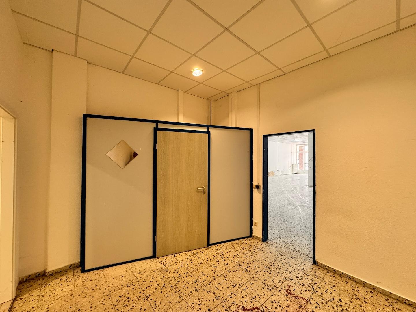 59001.Durchgangsraum z. B. als Büro 