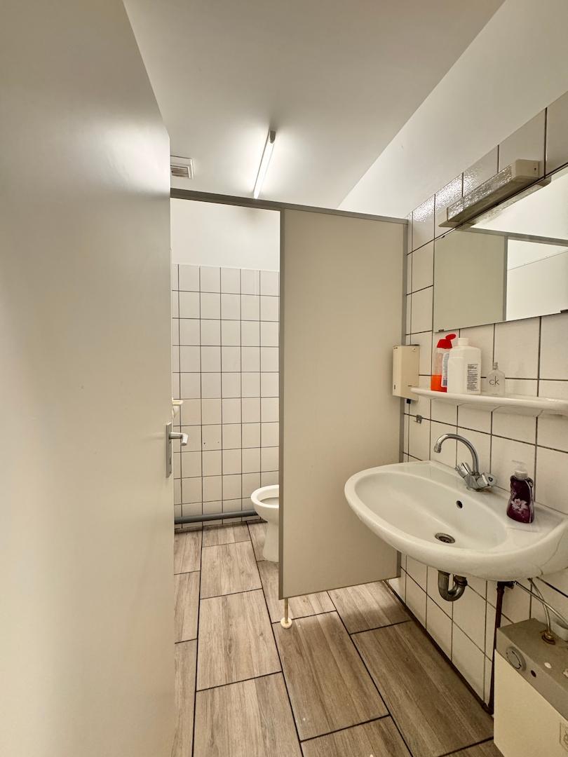 59001.20250820_Damentoilette 