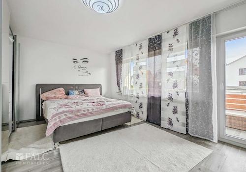 Schlafzimmer mit Balkon