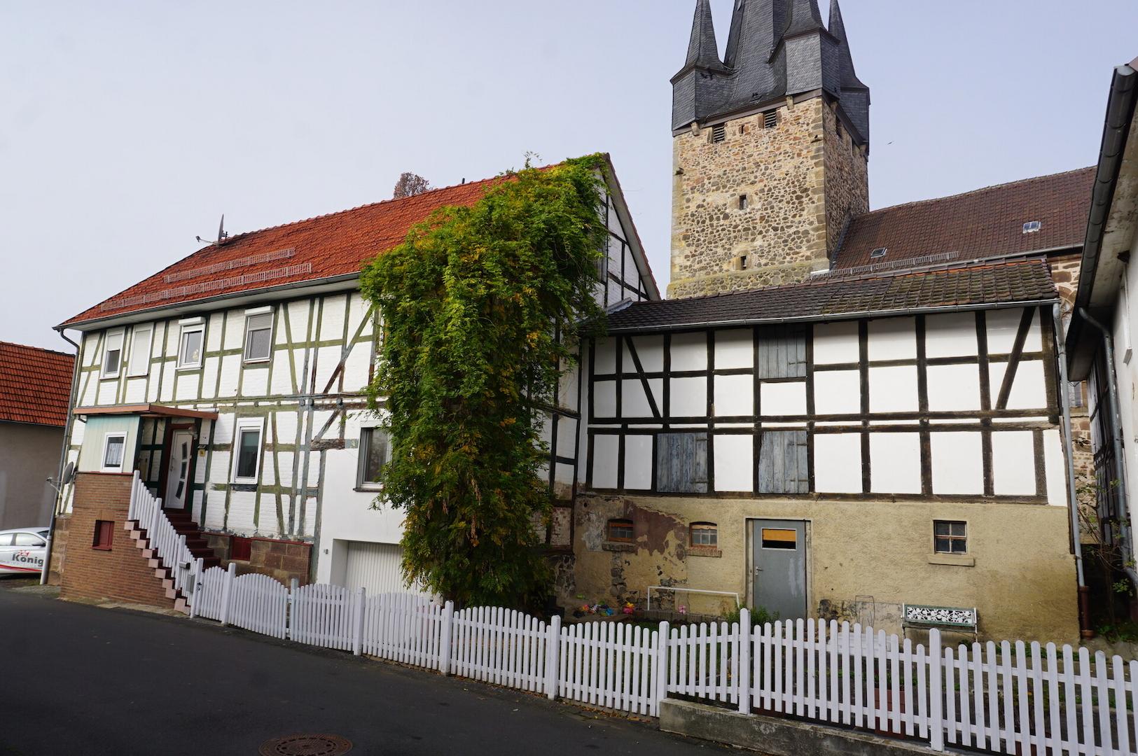 Ansicht mit Scheune