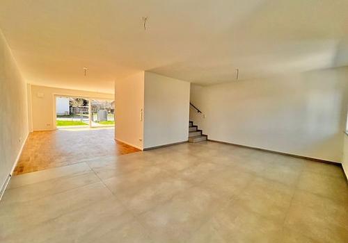 Blick Küche in Wohnbereich