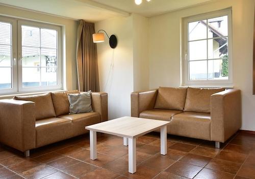 Freistehendes 4-Personen-Ferienhaus mit neuer Küche und 2 Bädern im Ferienresort Cochem023