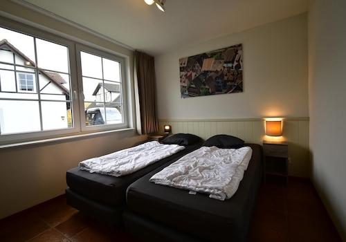 Freistehendes 4-Personen-Ferienhaus mit neuer Küche und 2 Bädern im Ferienresort Cochem034