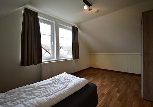 Freistehendes 4-Personen-Ferienhaus mit neuer Küche und 2 Bädern im Ferienresort Cochem009