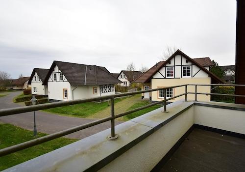 Freistehendes 4-Personen-Ferienhaus mit neuer Küche und 2 Bädern im Ferienresort Cochem013