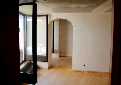 Blick aus Flur durch R3 auf R4