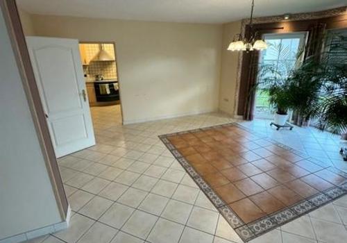 38 WoZi mit Erker und Küchenzugang