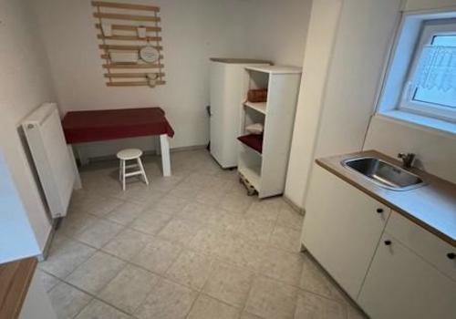 64 Küche mit Eßecke im KG