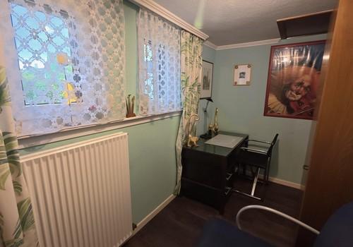 Kleines Zimmer (evtl. Büro)