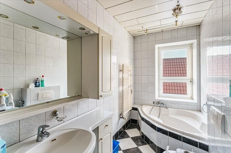 Badezimmer (1 OG, 5RWE)