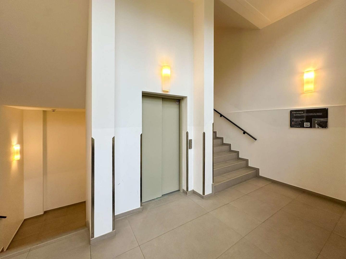 Personenaufzug bis ins KG