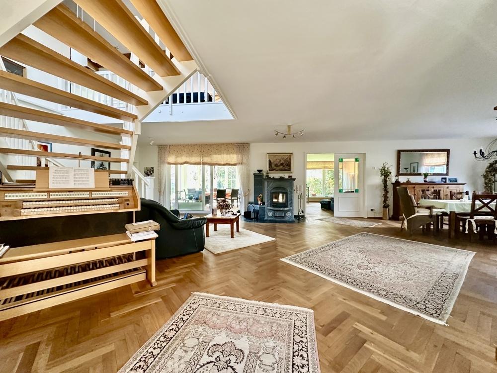 Die geräumige Wohnhalle