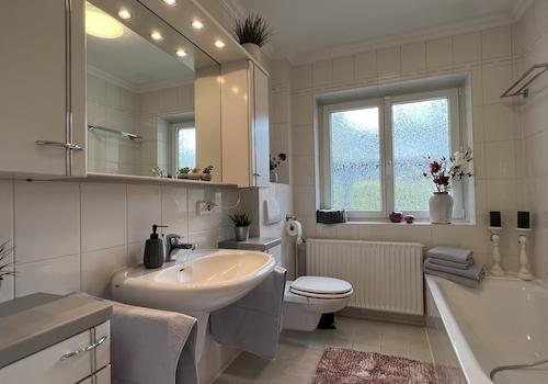 Vollbad + Dusche EG (2)