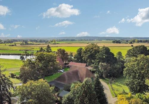 Hausansicht mit Ausblick