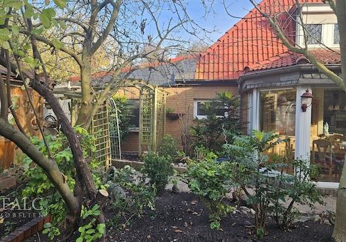 Gartenansicht / Objekteingang