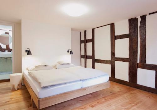 Fachwerkzimmer mit Badezimmer